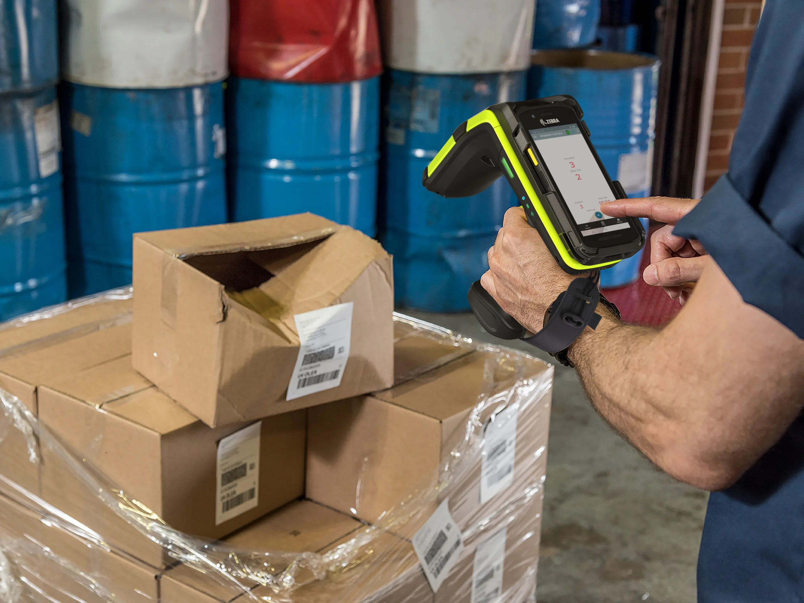 An operator reading RFID tags across a loaded pallet